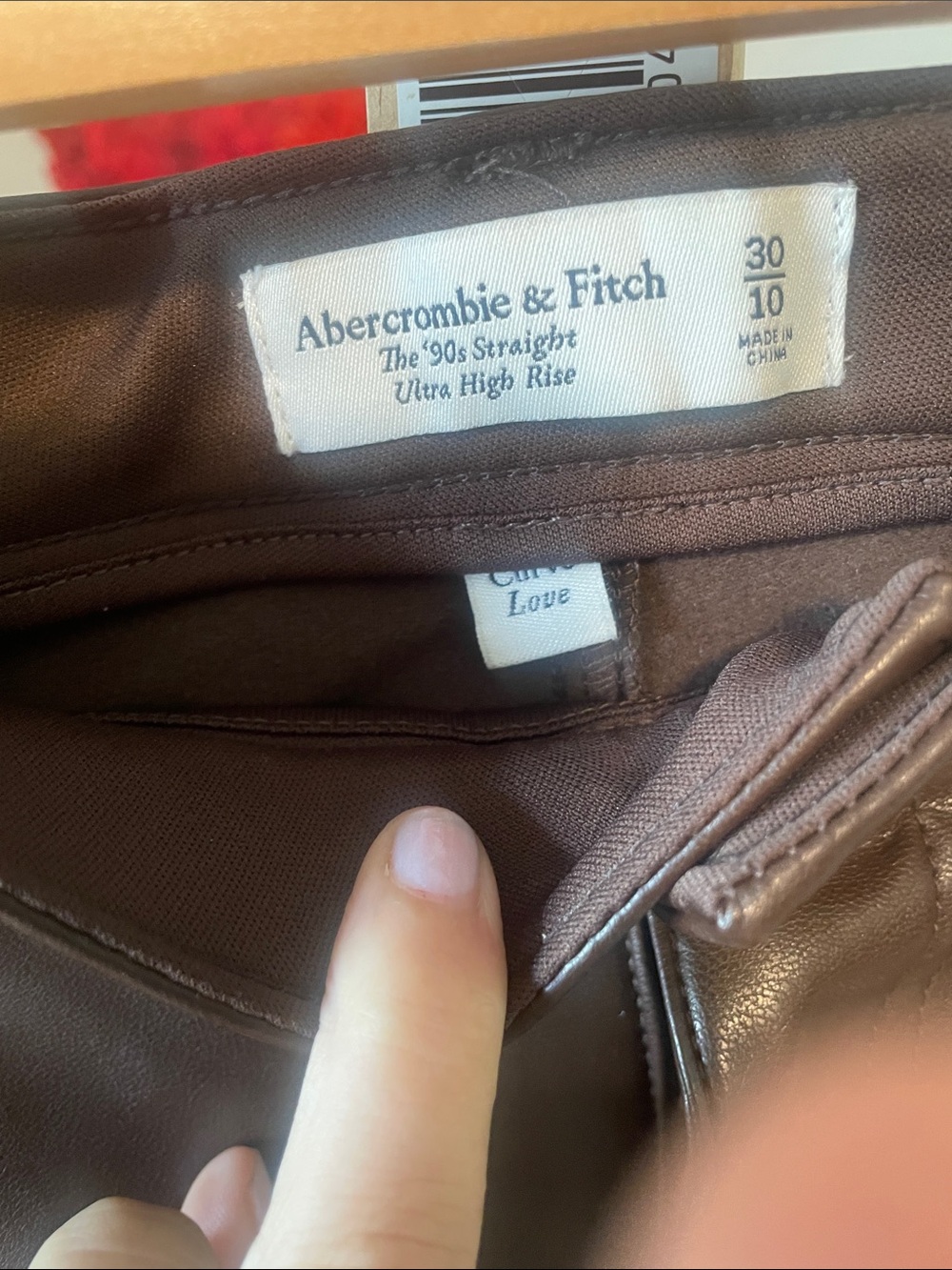 Abercrombie & Fitch Curve Love Vegan Leather 90s Relaxed Pant - Picture 8 of 12